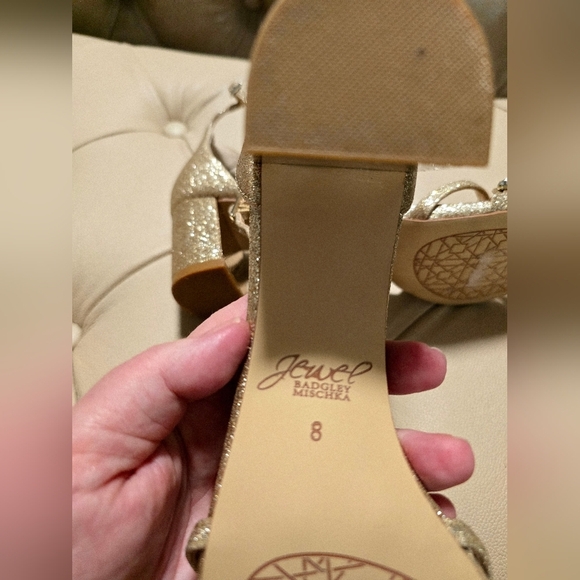 Badgley Mischka Gold Sandals Wide Heel Pump Crystals Wedding Party Size 8.5 8 - Picture 5 of 6